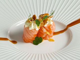 609. Gunkan salmon scottati