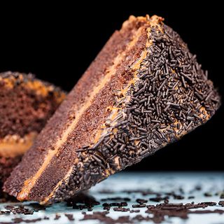 Torta húmeda de chocolate y dulce de leche