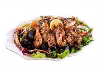 PIATTO DI PESCE E FRUTTI DI MARE ALLA GRIGLIA