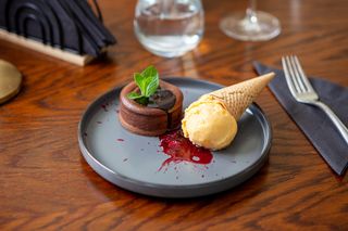 Lava cake cu îngheţată