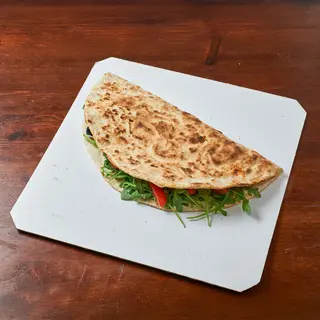 Piadina con mozzariso, funghi porcini, vegawurstel