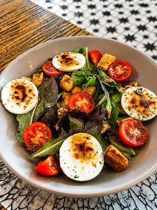 Ensalada De Rulo De Cabra