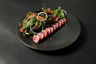 Mix de salata cu ton si rosii cherry