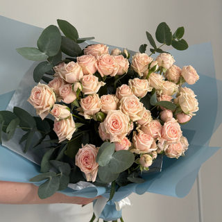 სპრეი ვარდების თაიგული