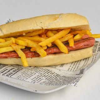 Panino wurstel e patatine