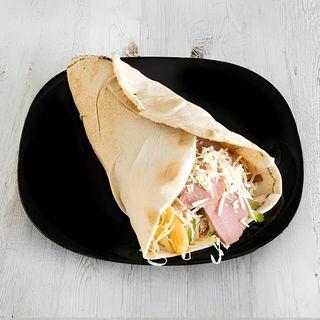 Грил сандвич с пилешко роле и кашкавал (450г)-Голям