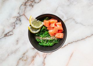 Goma wakame z łososiem