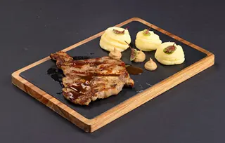 Свинска вратна пържола