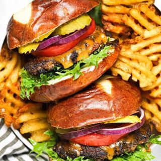 2 beef burgers + 2 plates of fries + 2 sodas 