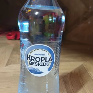 Kropla Beskidu woda gazowana 0,5l