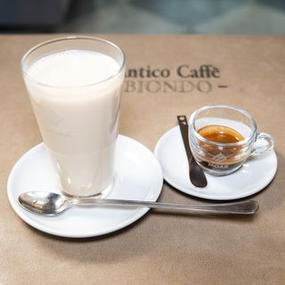 Latte senza lattosio macchiato