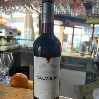 Botella De Vino Tinto