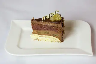 Felie tort ciocolata cu pere