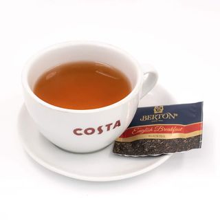 Чашка черного чая