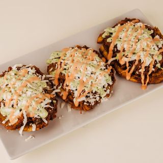 Patacón con Carne Mechada