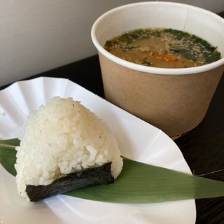 Zupa Miso + 1 x onigiri do wyboru
