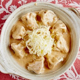 ხინკლიები წიწაკის სოუსით(ულუფაში 10 ცალი ხინკილაა ქალაქური)