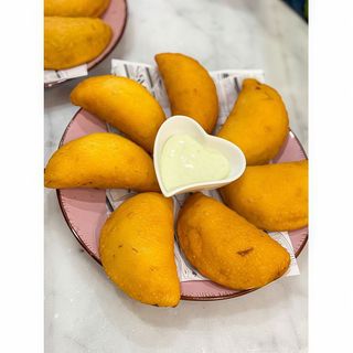 Empanada De Carne Mechada Y Queso (1 Ud.)