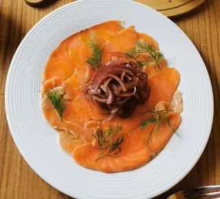 Нарезка маринованной семги (100г)