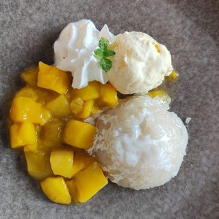 Mango sticky rice