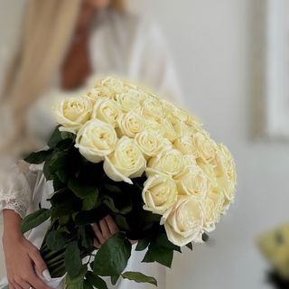 Букет з 25-ти білої  великої троянди 70 см першого сорту