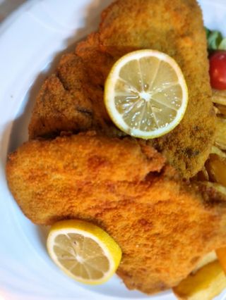 Snitel din muschi de vita in pesmet auriu