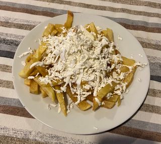 Пържени картофи със сирене (300г)