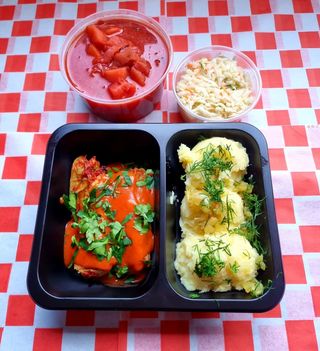 Gołąbki Firmowe w Sosie Pomidorowym 