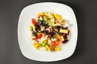 Legume calite la wok în sos dulce acrișor