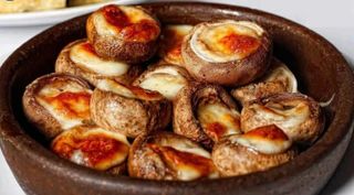 სოკო კეცზე  სულგუნით 