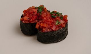 Gunkanmaki tatar z tuńczyka -2 szt-