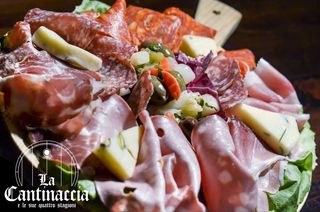 Selezione di salumi e formaggi