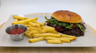 La Estrella + patatas fritas caseras