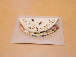 Crudo con gorgonzola, composta di fichi, noci