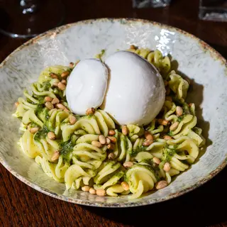 Fusilli al Pesto i Buratta