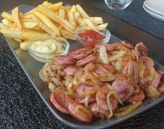 Salsicha toscana acebolada