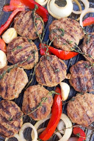 KEFTA Grillée avec Frites & Salade Marocaine + Coca