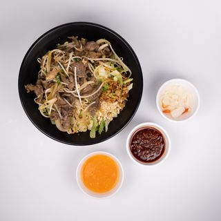 Sałatka z smażoną wołowiną