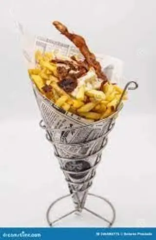 Cono De Papas Fritas Con Bacon Troceado