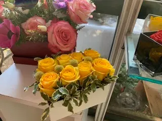 Scatola rose gialle 