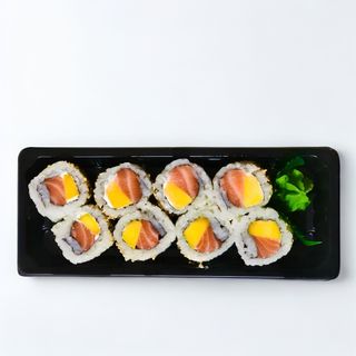 Uramaki Salmão e Manga