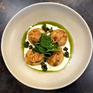 Сирники з лососем та пармезановим кремом