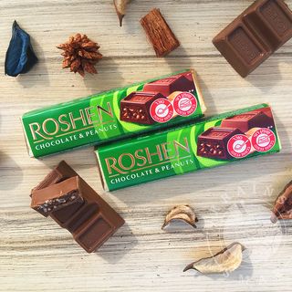 Batonik czekoladowy Roshen z nadzieniem o smaku orzechowym 38g