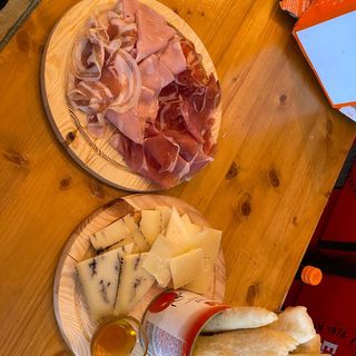 Tabla De Embutidos Y Quesos