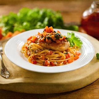 SPAGHETTI + CHICKEN +PLANTAIN