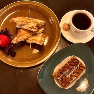 ბეკონის ტოსტი, დესერტი ირისი, ყავა