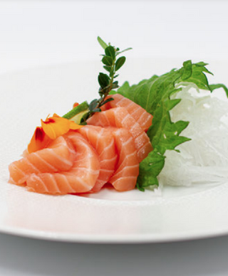 55. Sashimi salmone