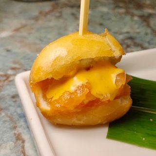 22 Bun salmone spicy