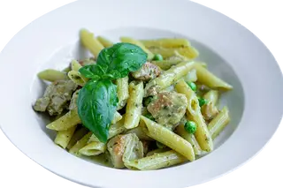 Gnocchi sa crvenim pestom i piletinom