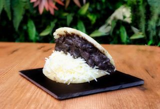Arepa dominó